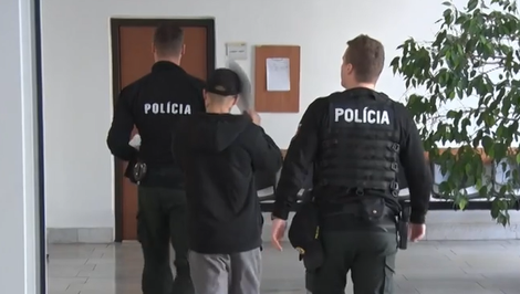 Zlodej sa vkradol spiacemu mužovi do bytu. Ukradol mu viacero vecí