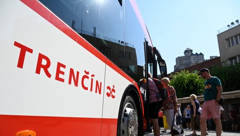 Samosprávne kraje sú ochotné znížiť cestovné v prímestskej autobusovej doprave