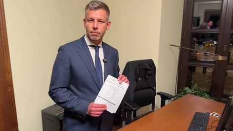 Magyar našiel v Orbánovom sídle novú skartovačku, hovorí o utajovaní