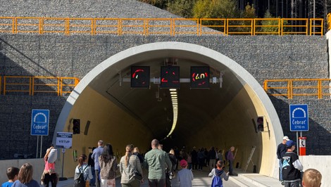 Tisícky ľudí mali netradičný výlet na Liptove. Prezreli si nový tunel Čebrať