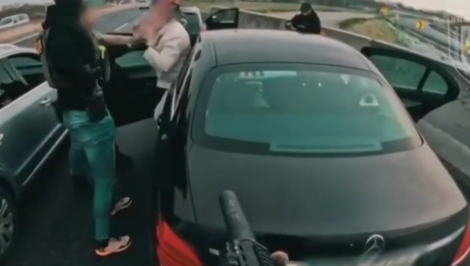 Policajti zasiahli proti dílerom kokaínu: Jedného zadržali na diaľnici D1