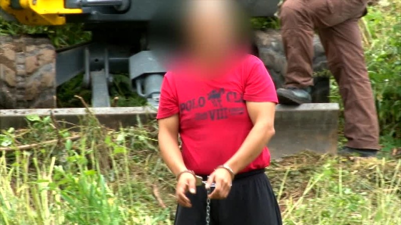 Polícia prehľadávala obec Zliechov, hľadala štyri mŕtve telá