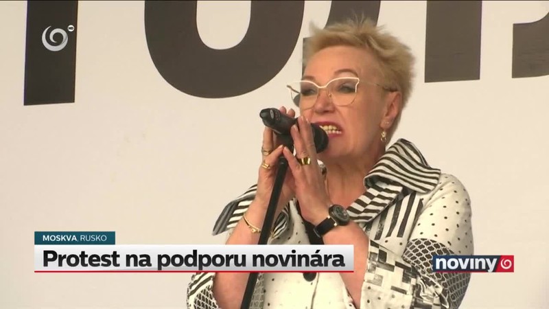 Protest na podporu novinára