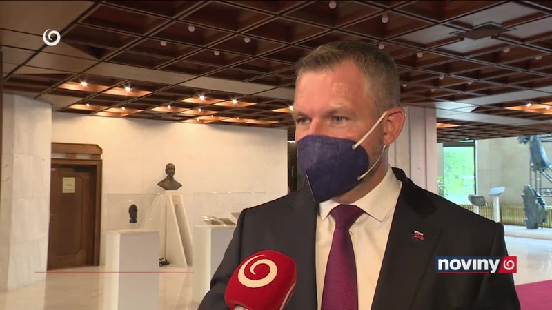 Politici sa už rozcestovali