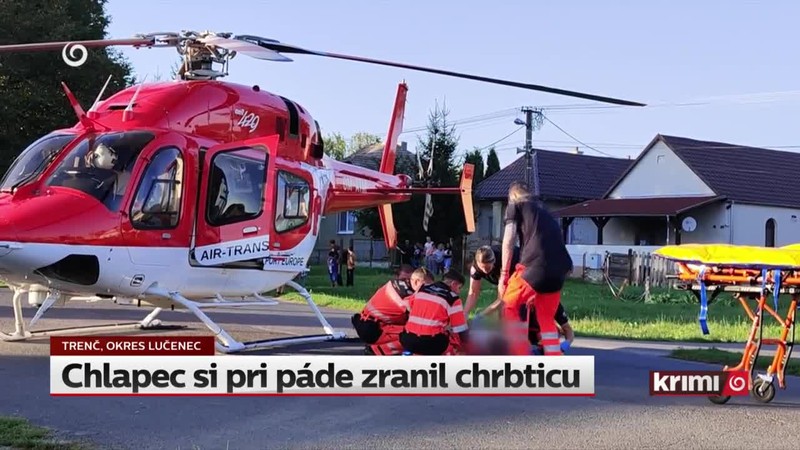 Chlapec si pri páde zranil chrbticu