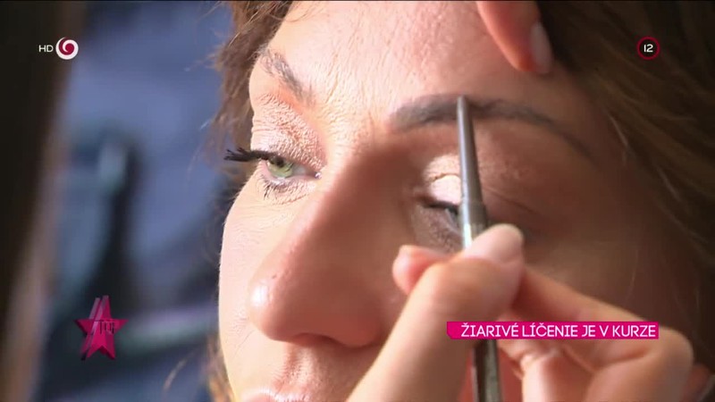 ŽIARIVÉ LÍČENIE JE V KURZE