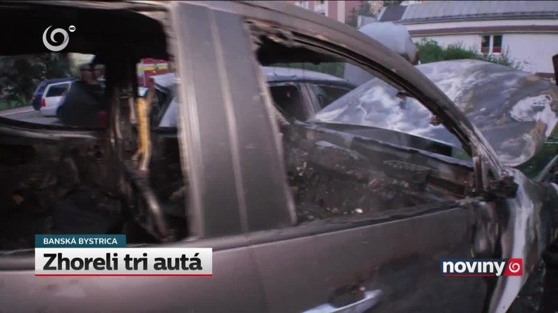 Zhoreli tri autá