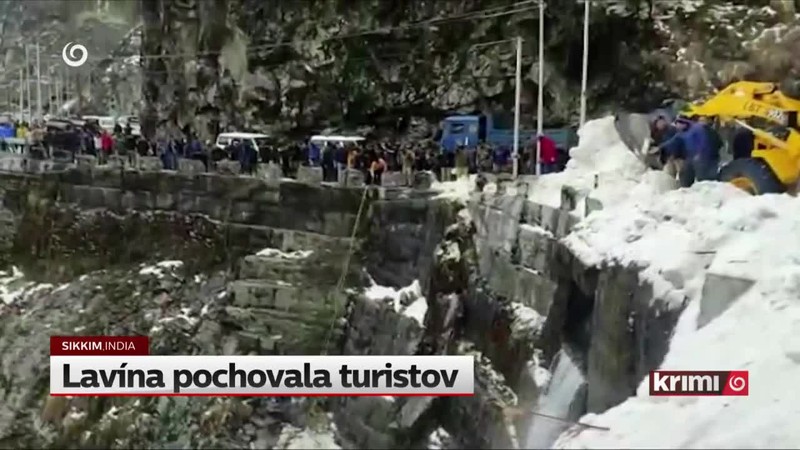Lavína pochovala turistov