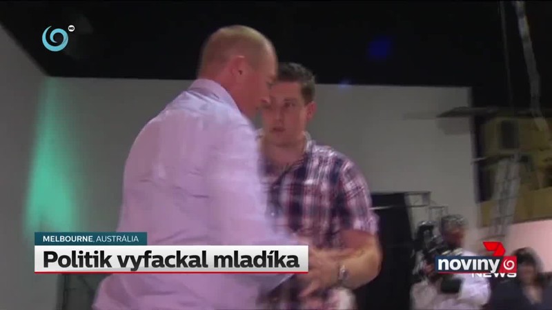 Politik vyfackal mladíka