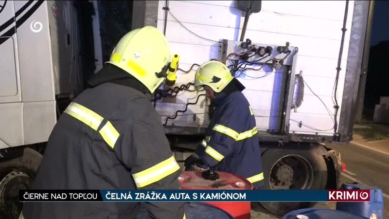 ČELNÁ ZRÁŽKA AUTA S KAMIÓNOM