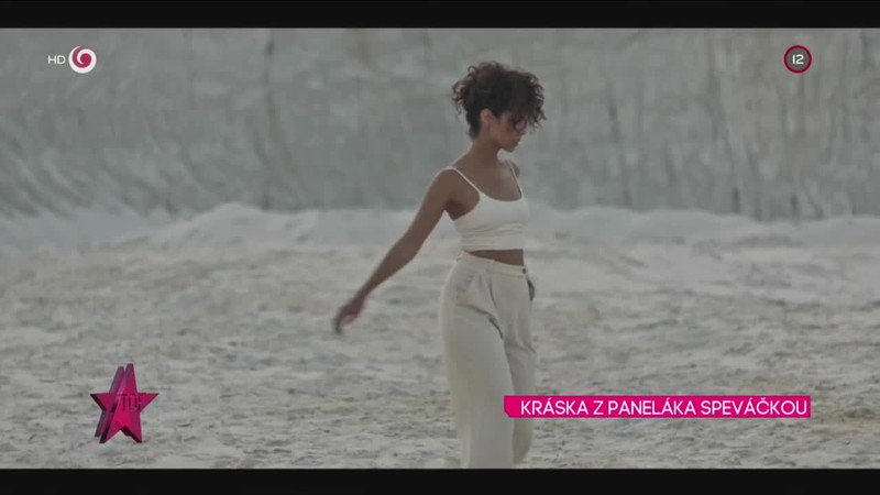 KRÁSKA Z PANELÁKA SPEVÁČKOU
