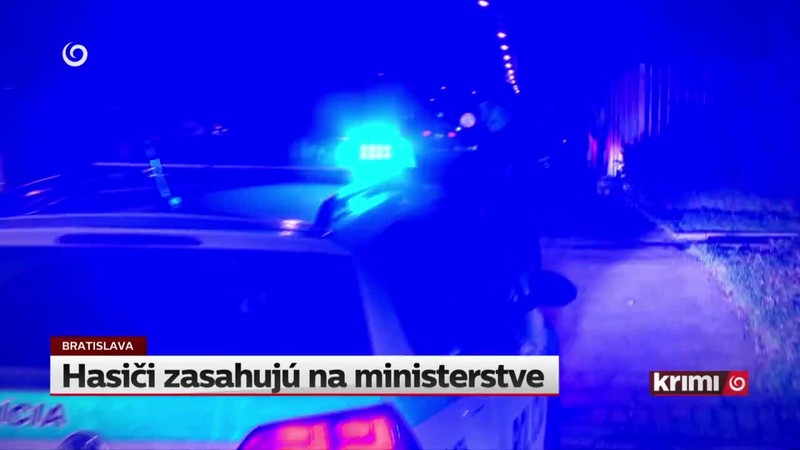 Hasiči zasahujú na ministerstve