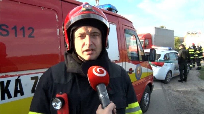 Kamión vrazil do mikrobusu, ľudia v ňom na seba padali