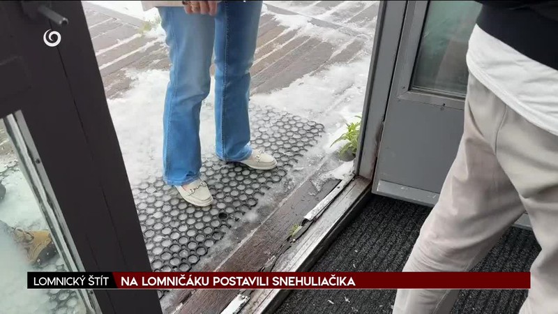 NA LOMNIČÁKU POSTAVILI SNEHULIAČIKA