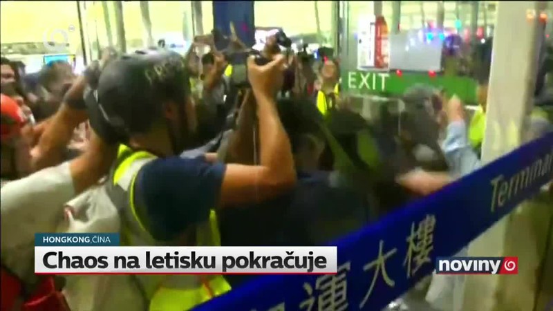 Chaos na letisku pokračuje