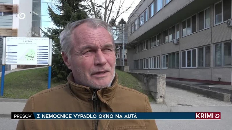 Z NEMOCNICE VYPADLO OKNO NA AUTÁ