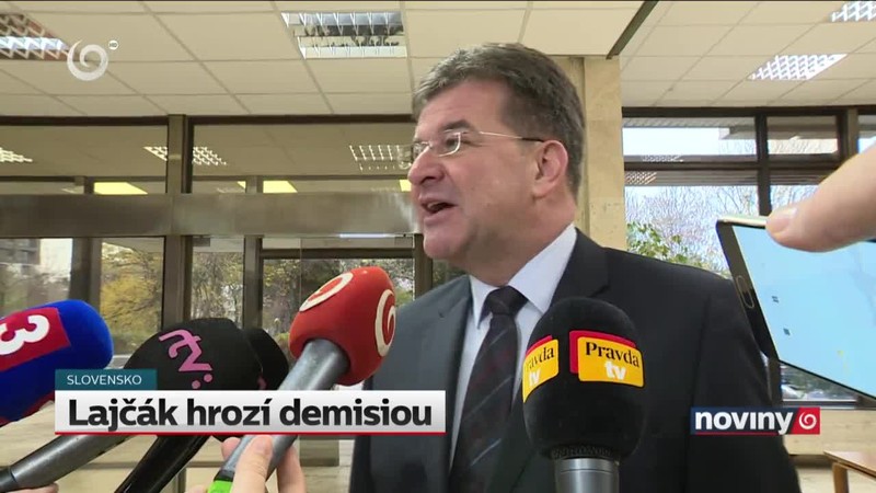 Lajčák hrozí demisiou