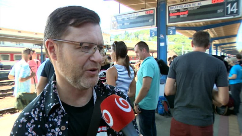 Lúčnica vyrazila do Tatier. Na stanici spôsobila rozruch