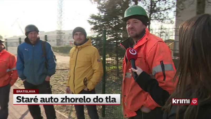 Staré auto zhorelo do tla