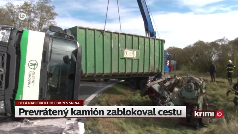 Prevrátený kamión zablokoval cestu