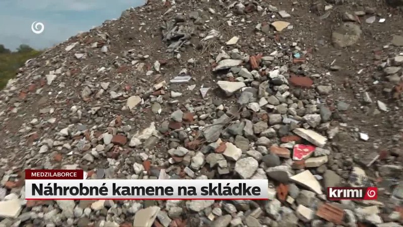 Náhrobné kamene na skládke
