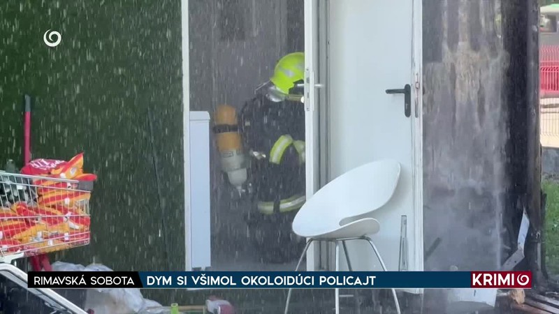 DYM SI VŠIMOL OKOLOIDÚCI POLICAJT