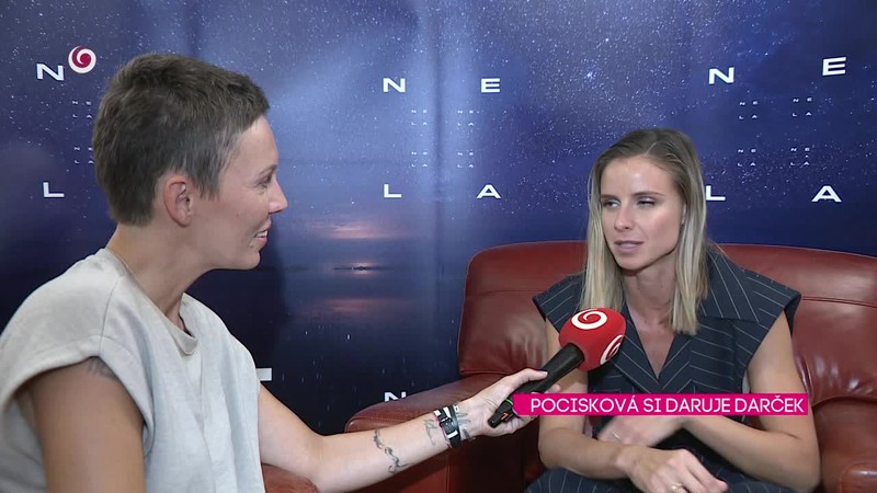 POCISKOVÁ SI DARUJE DARČEK