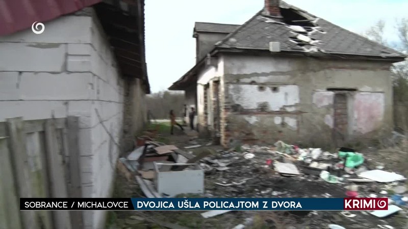 DVOJICA UŠLA POLICAJTOM Z DVORA
