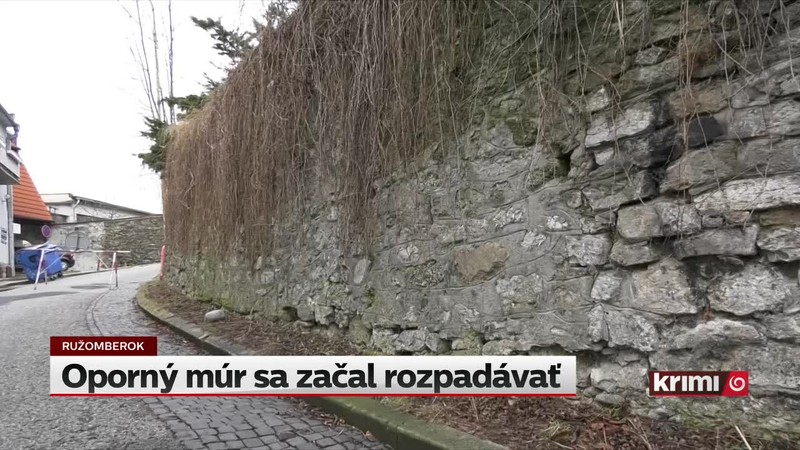 Oporný múr sa začal rozpadávať