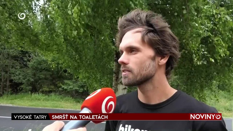 SMRŠŤ NA TOALETÁCH