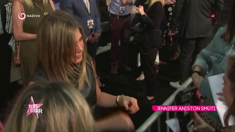 JENNIFER ANISTON SMÚTI