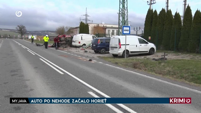 AUTO PO NEHODE ZAČALO HORIEŤ