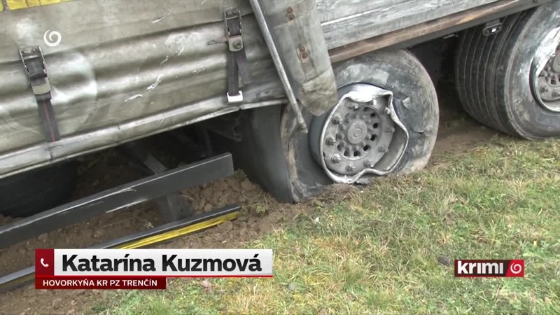 Kamión prerazil betónové zvodidlá