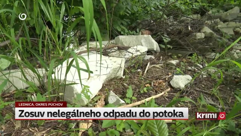 Zosuv nelegálneho odpadu do potoka