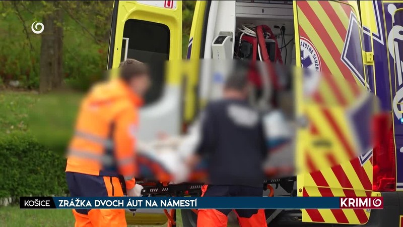 ZRÁŽKA DVOCH ÁUT NA NÁMESTÍ