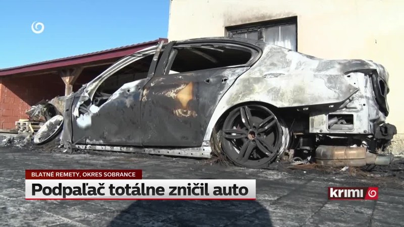 Podpaľač totálne zničil auto