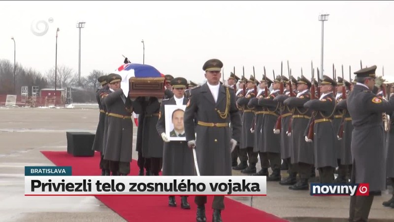 Priviezli telo zosnulého vojaka