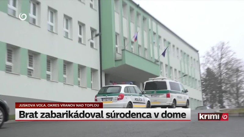 Brat zabarikádoval súrodenca v dome