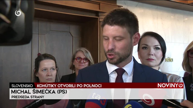 KOHÚTIKY OTVORILI PO POLNOCI