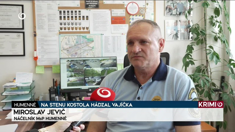 NA STENU KOSTOLA HÁDZAL VAJÍČKA