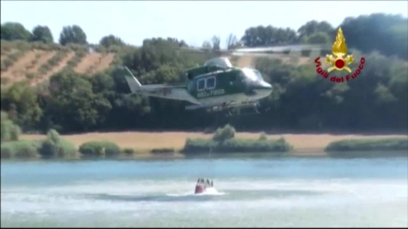 V prímorskej Dalmácii horí asi 20 požiarov. Hasenie komplikuje vietor