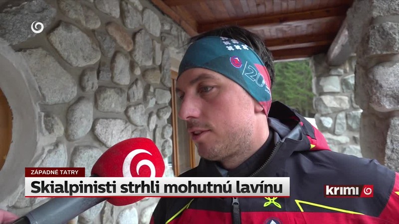 Skialpinisti strhli mohutnú lavínu