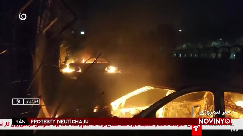 PROTESTY NEUTÍCHAJÚ