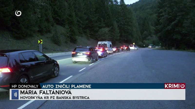 AUTO ZNIČILI PLAMENE