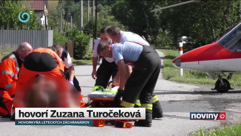 Uviazla pod prevráteným autom