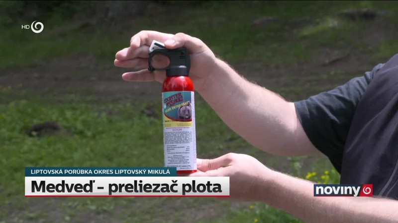 Medveď - preliezač plota