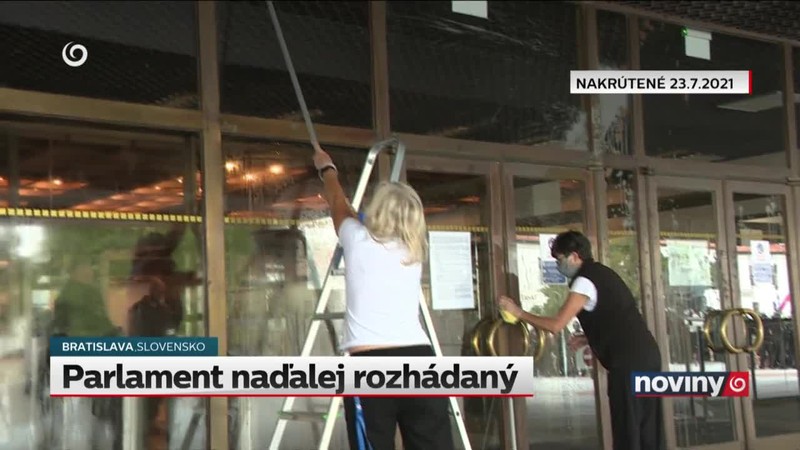 Parlament naďalej rozhádaný
