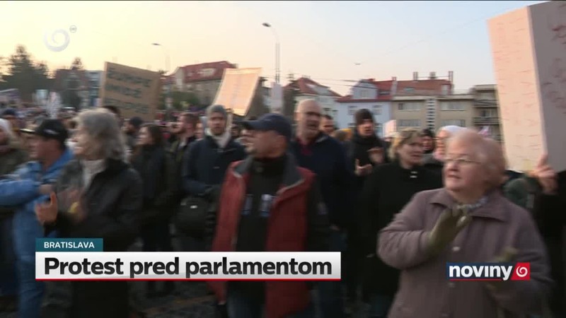 Protest pred parlamentom