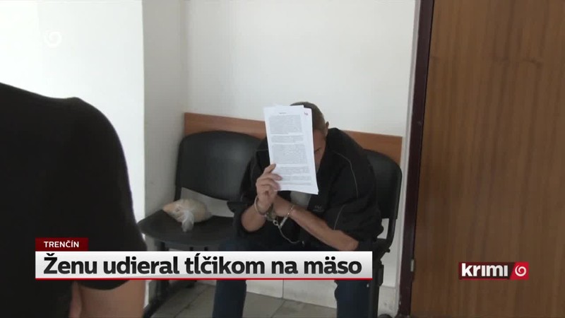 Ženu udieral tĺčikom na mäso