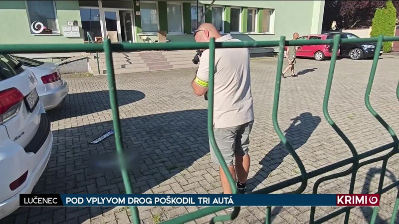 POD VPLYVOM DROG POŠKODIL TRI AUTÁ